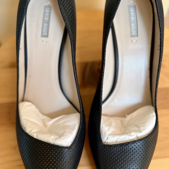 NEW Giorgio Armani Leather D'Orsay Pumps 3" Heel Perforated Matte Black $725 - Picture 2 of 9